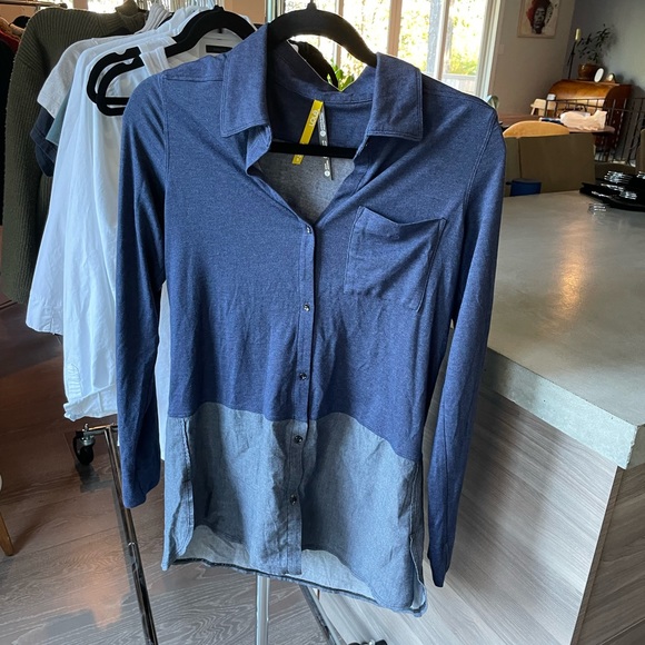 Lolë Blouse - Picture 1 of 2